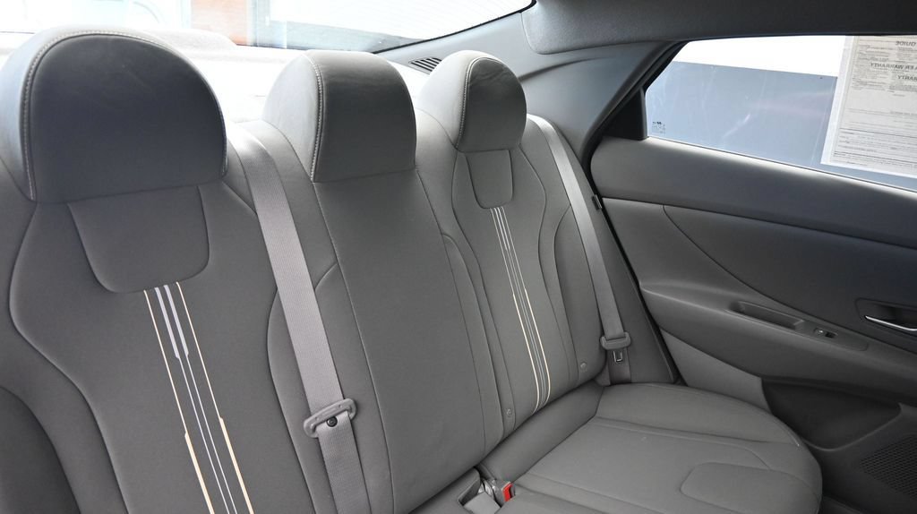 Used 2025 Hyundai Elantra Sport FWD image 14
