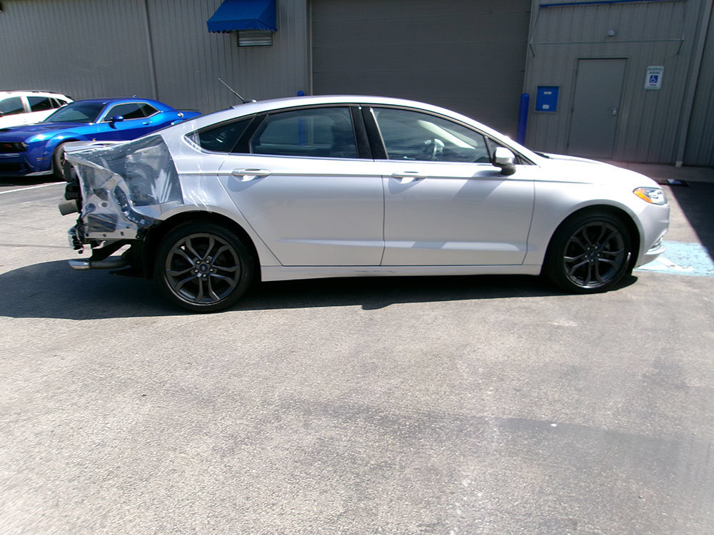 Used 2018 Ford Fusion SE w/ Equipment Group 201A FWD image 8