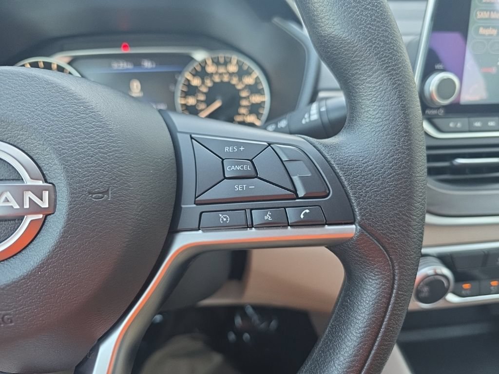 Used 2025 Nissan Altima 2.5 SV FWD image 14