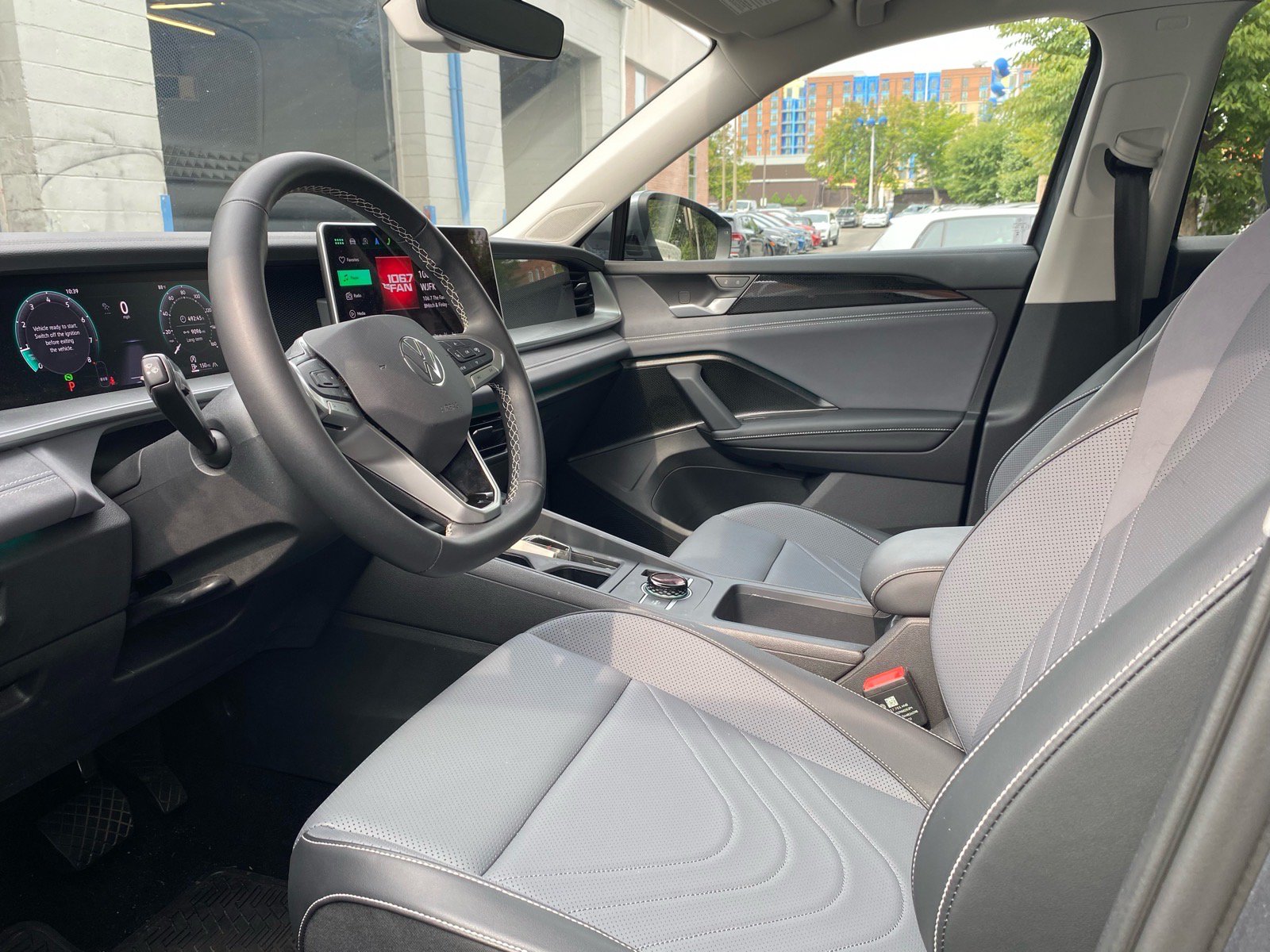Certified 2025 Volkswagen Tiguan SE w/ Panoramic Sunroof Package AWD/4WD image 7