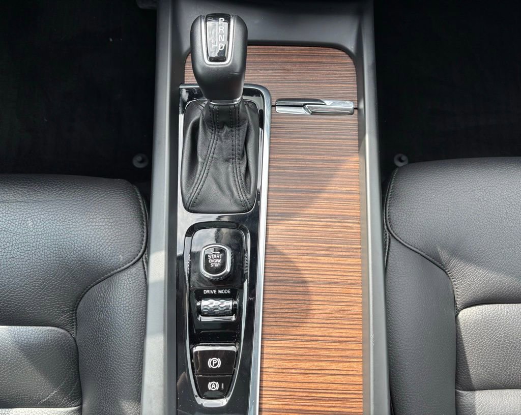 Used 2021 Volvo XC60 T5 Momentum w/ Premium Package image 29