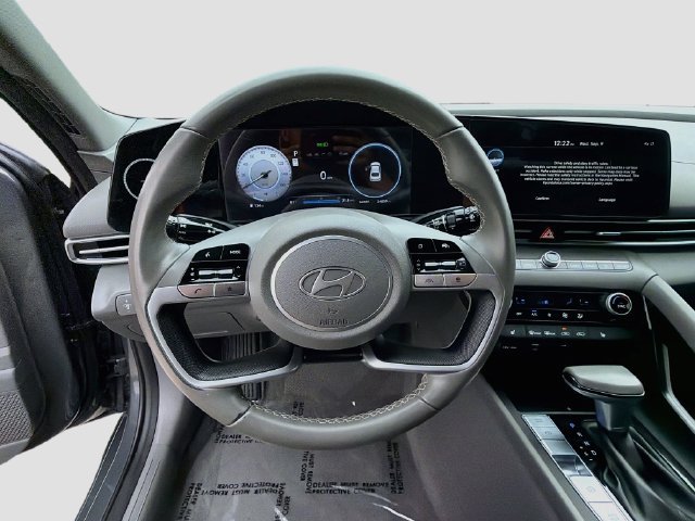 Used 2025 Hyundai Elantra SEL FWD image 11
