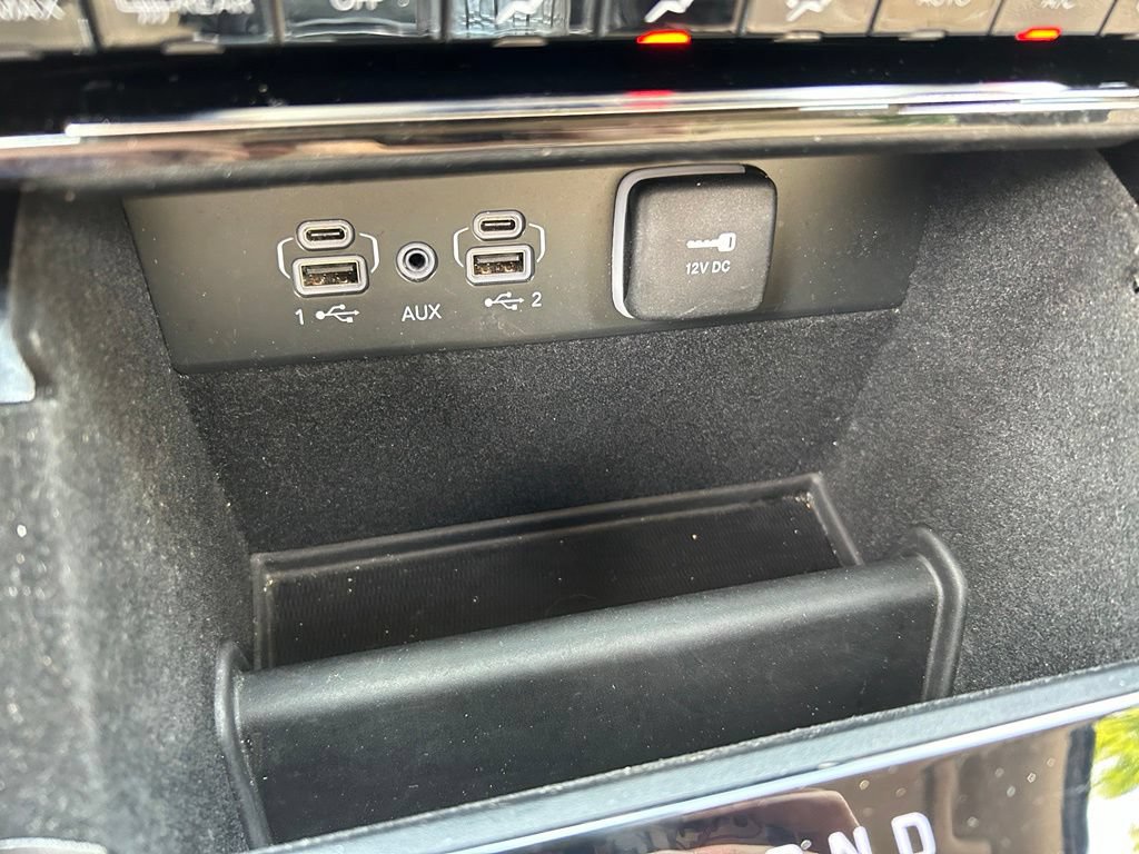 Used 2021 Jeep Grand Cherokee L Limited AWD/4WD image 34