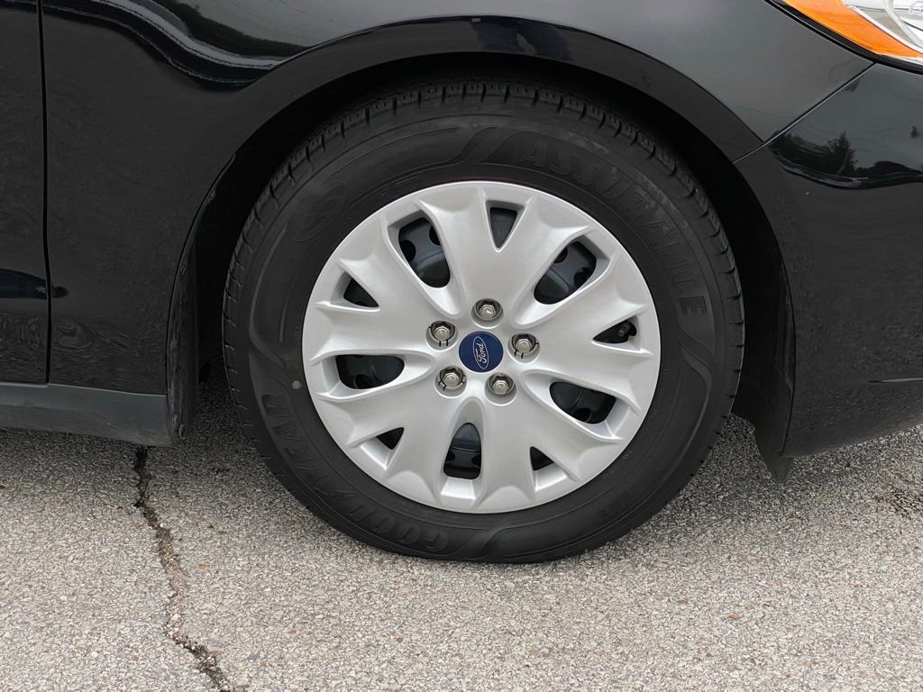 Used 2020 Ford Fusion S FWD image 32