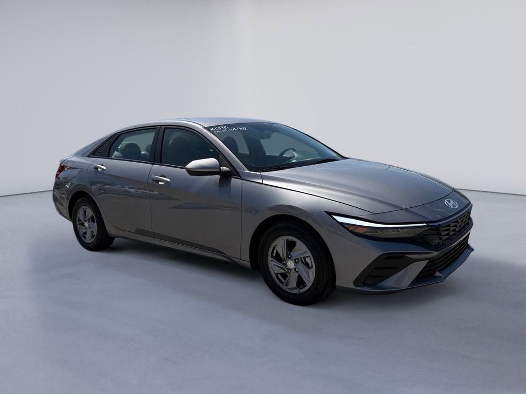 Used 2024 Hyundai Elantra SE FWD image 7