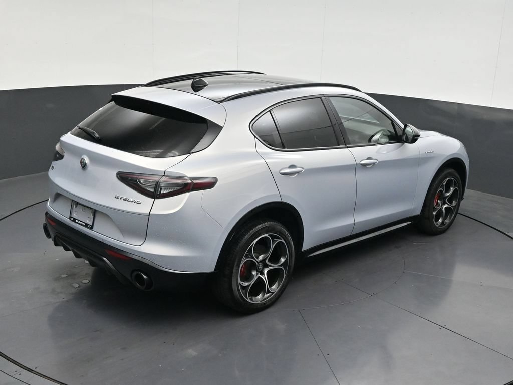Used 2025 Alfa Romeo Stelvio Sprint w/ Veloce Package AWD/4WD image 19