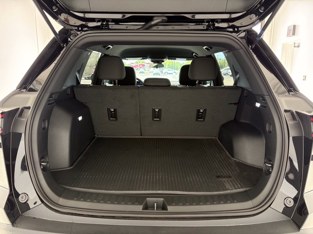 New 2027 Chevrolet Equinox LT w/ LPO, Floor Liner Package FWD image 36