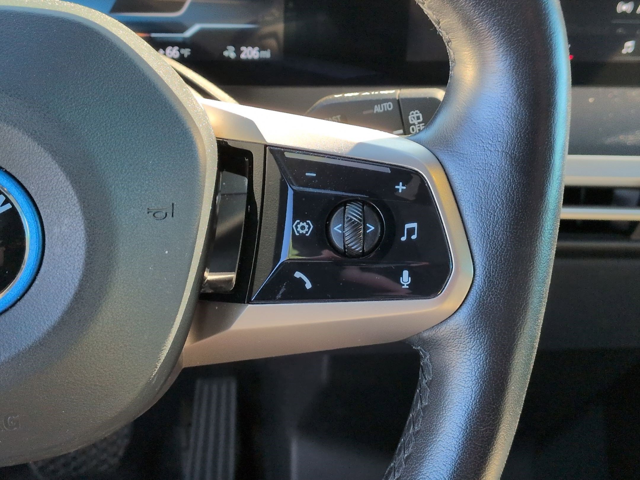 Used 2024 BMW iX xDrive50 w/ Sport Package image 20
