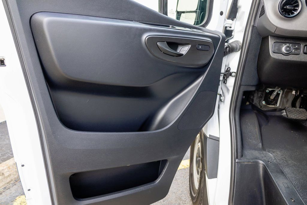 Used 2024 Mercedes-Benz Sprinter 2500 w/ Acoustic Package image 16