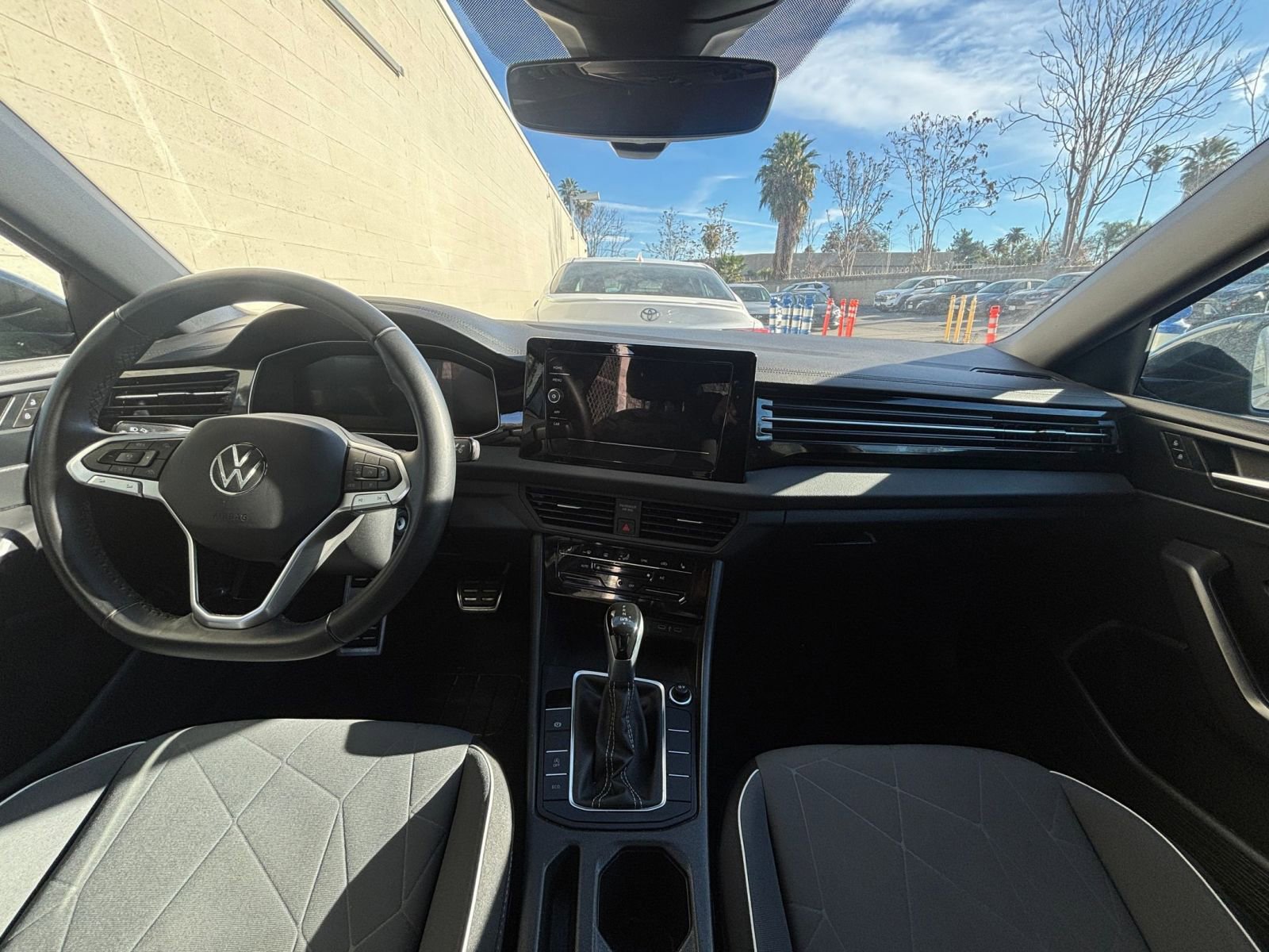 Used 2025 Volkswagen Jetta Sport image 33