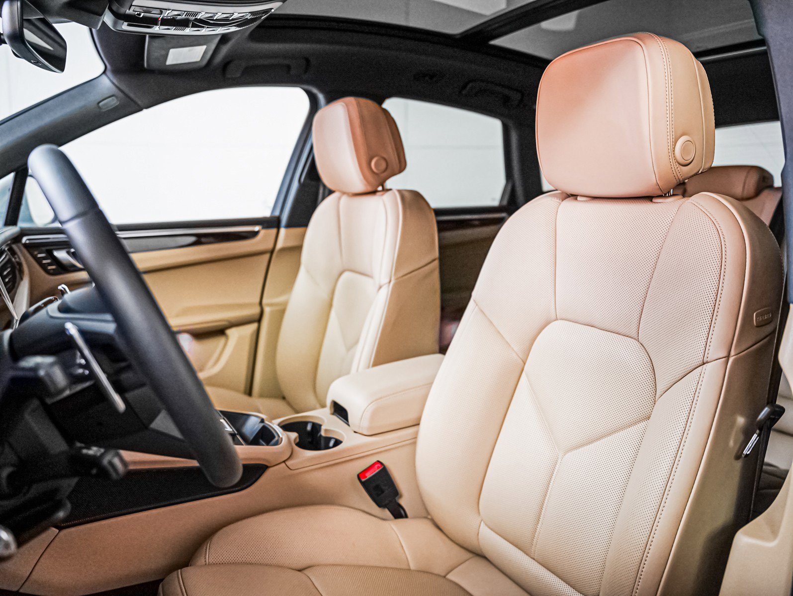 Certified 2025 Porsche Macan S image 5