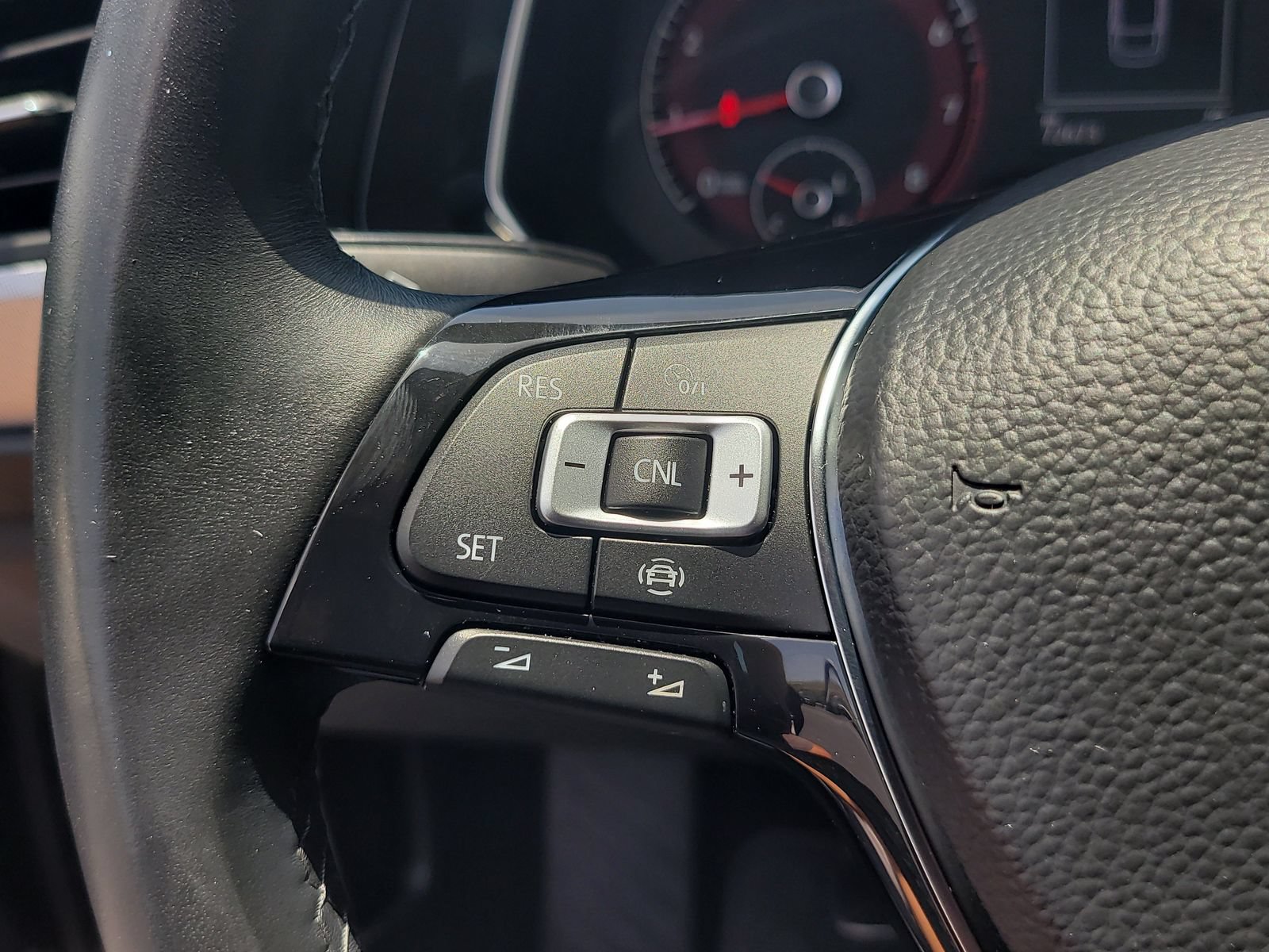 Used 2019 Volkswagen Jetta SE w/ Cold Weather Package FWD image 28