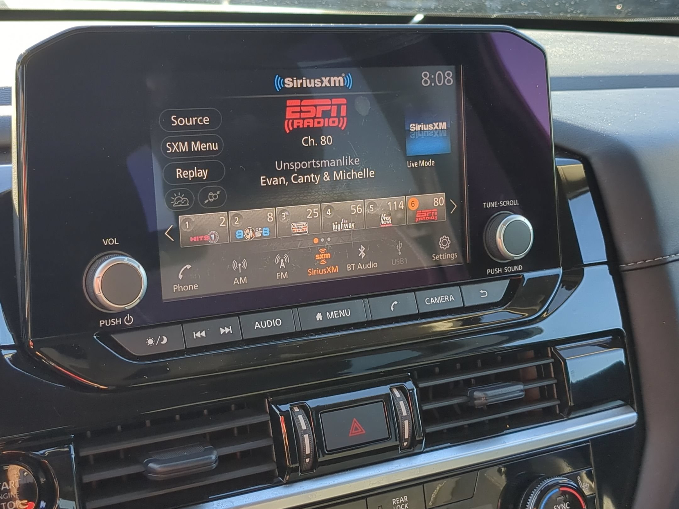 Used 2025 Nissan Pathfinder SV FWD image 23