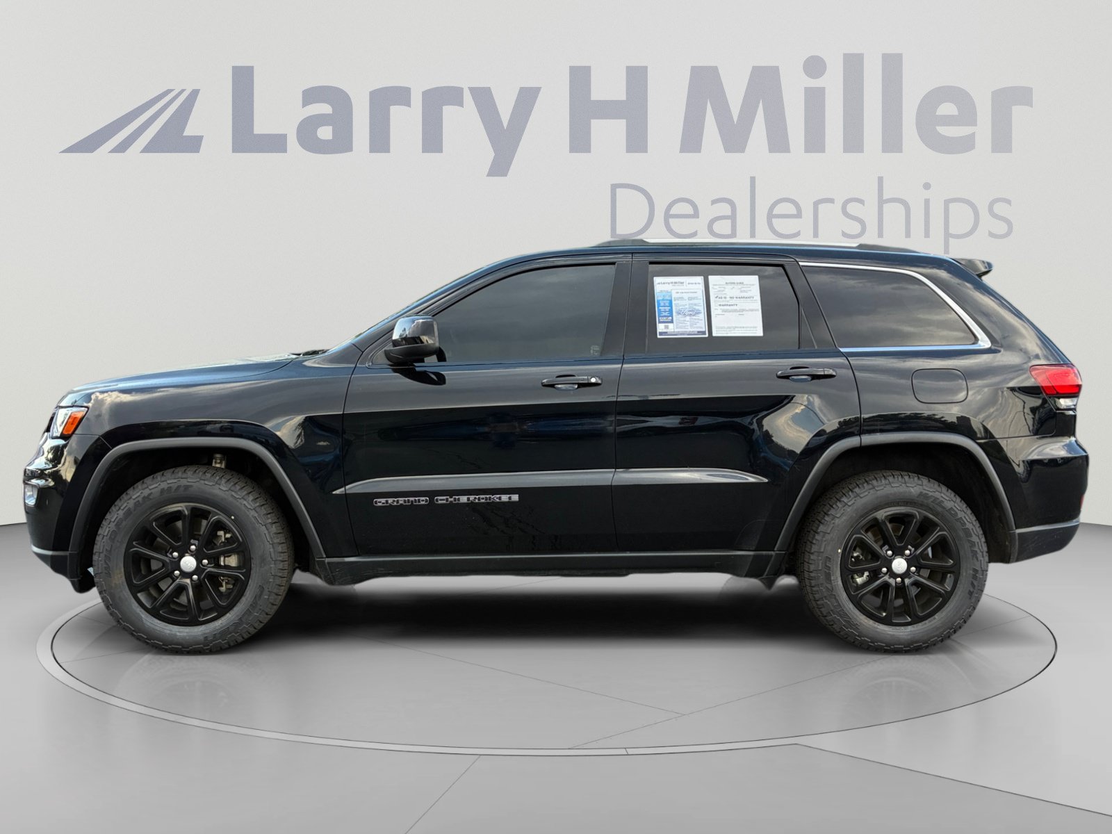 Used 2021 Jeep Grand Cherokee Laredo AWD/4WD image 2