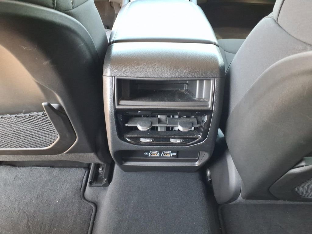 Used 2023 Jeep Grand Cherokee Laredo image 7