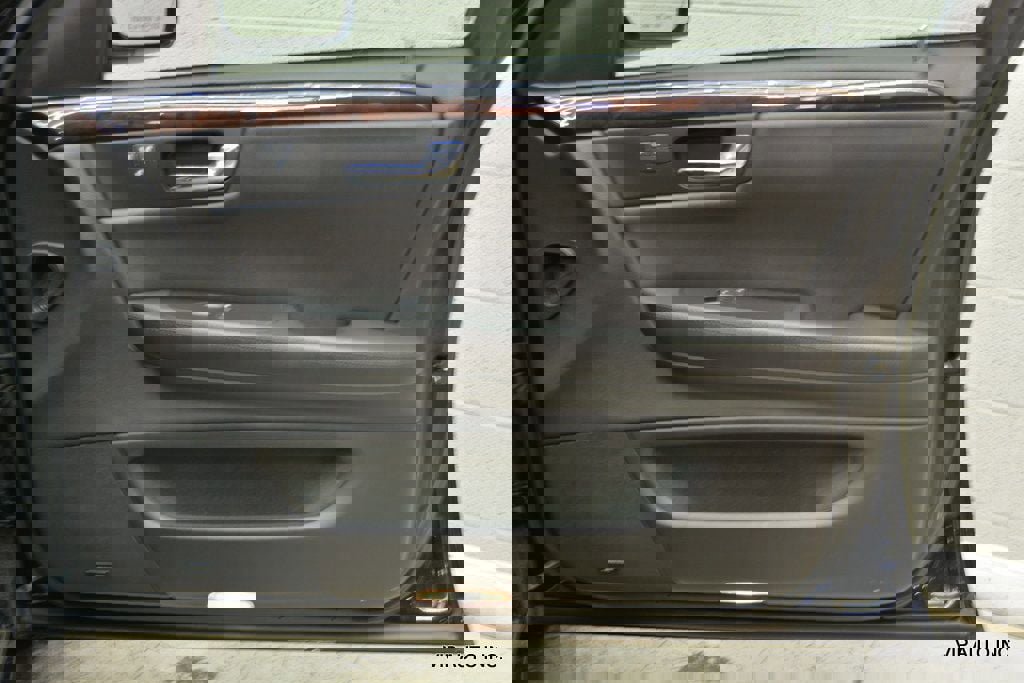 Used 2010 Cadillac DTS Premium w/ Driver Awareness Package image 8