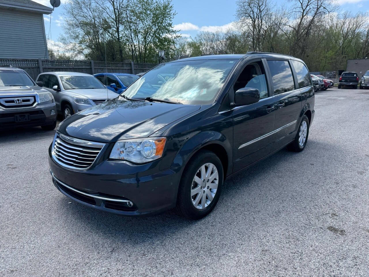 Used 2014 Chrysler Town & Country Touring FWD image 22