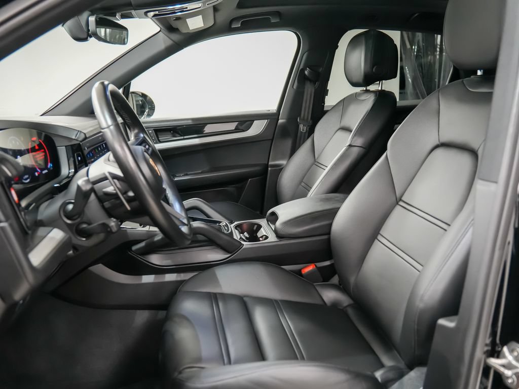 Certified 2024 Porsche Cayenne AWD/4WD image 5
