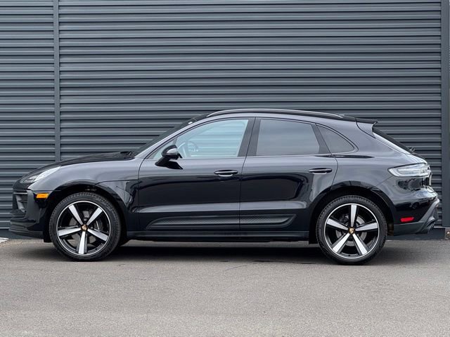 Certified 2025 Porsche Macan image 2