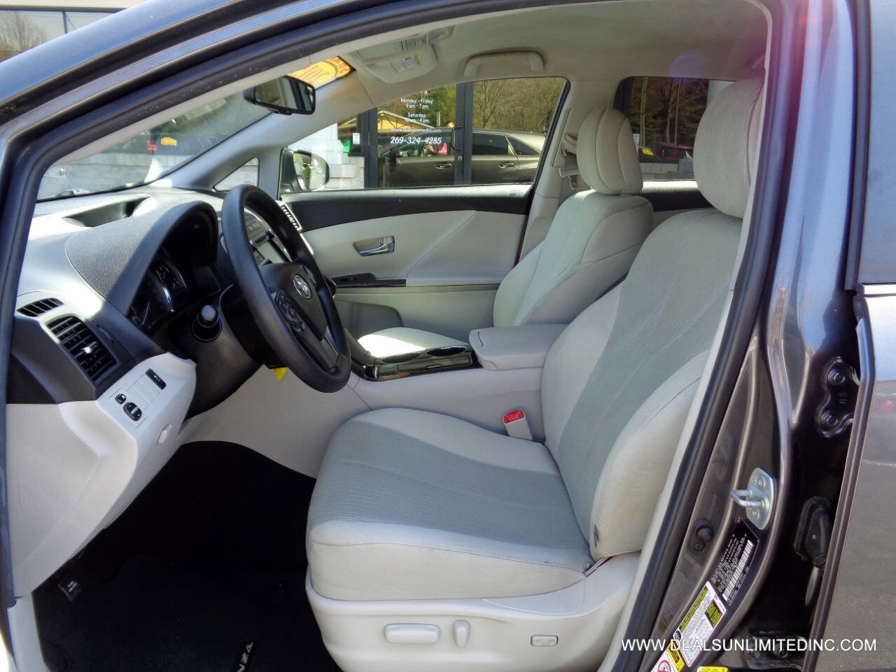 Used 2015 Toyota Venza LE FWD image 9