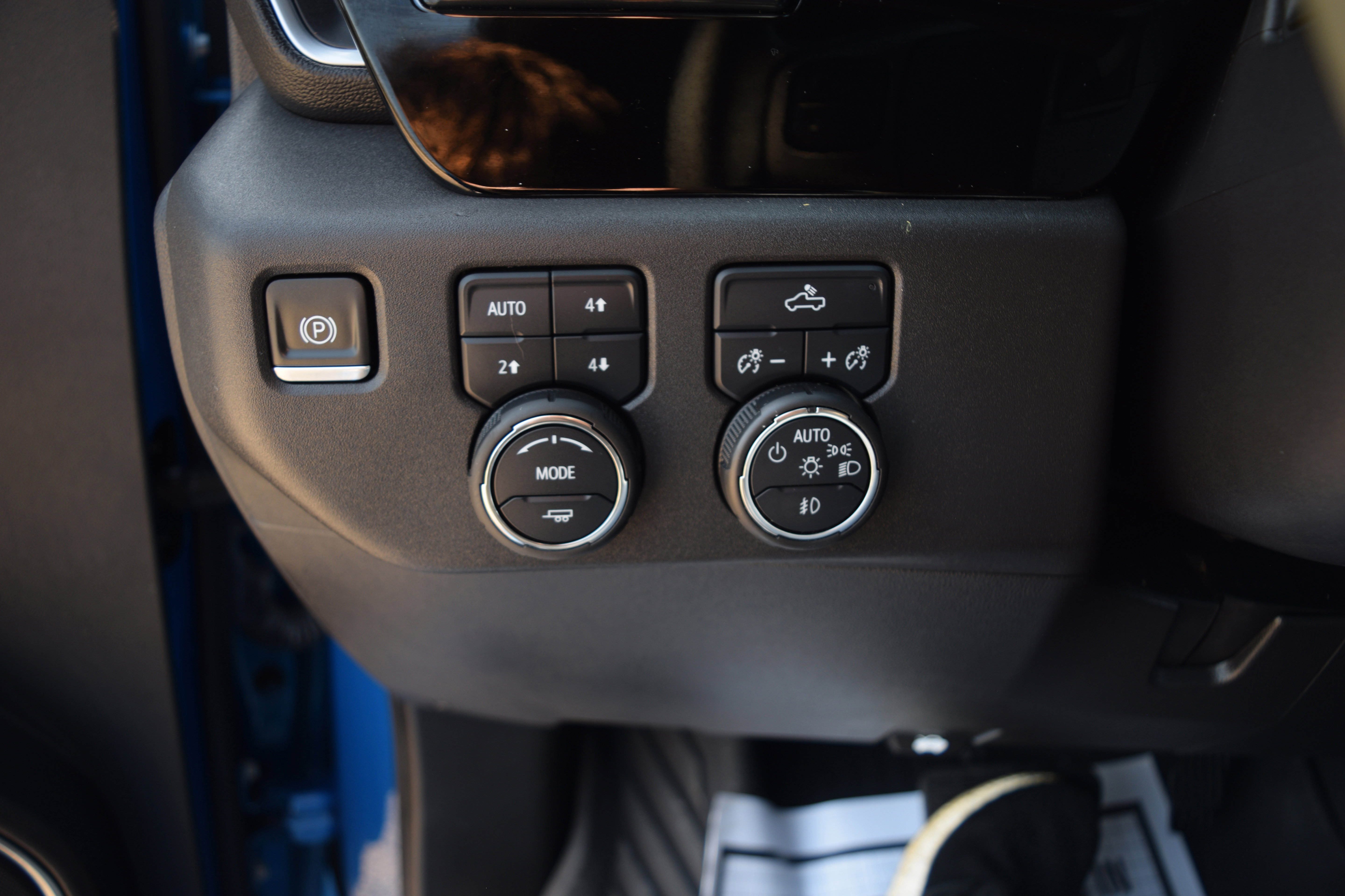 Used 2024 Chevrolet Silverado 1500 LT Trail Boss w/ Protection Package image 7