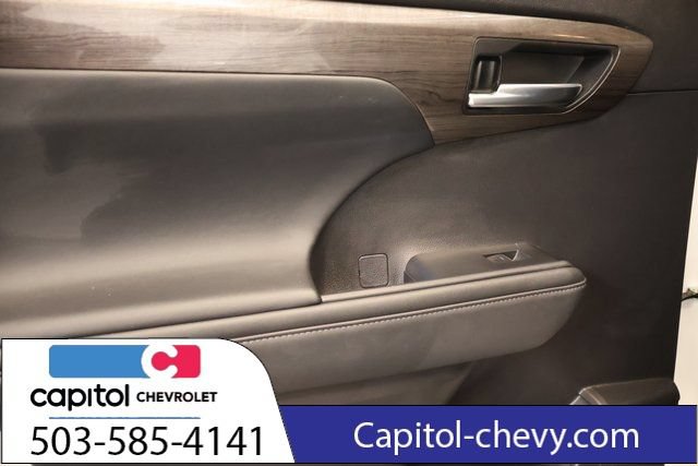 Used 2022 Toyota Highlander Limited AWD/4WD image 30
