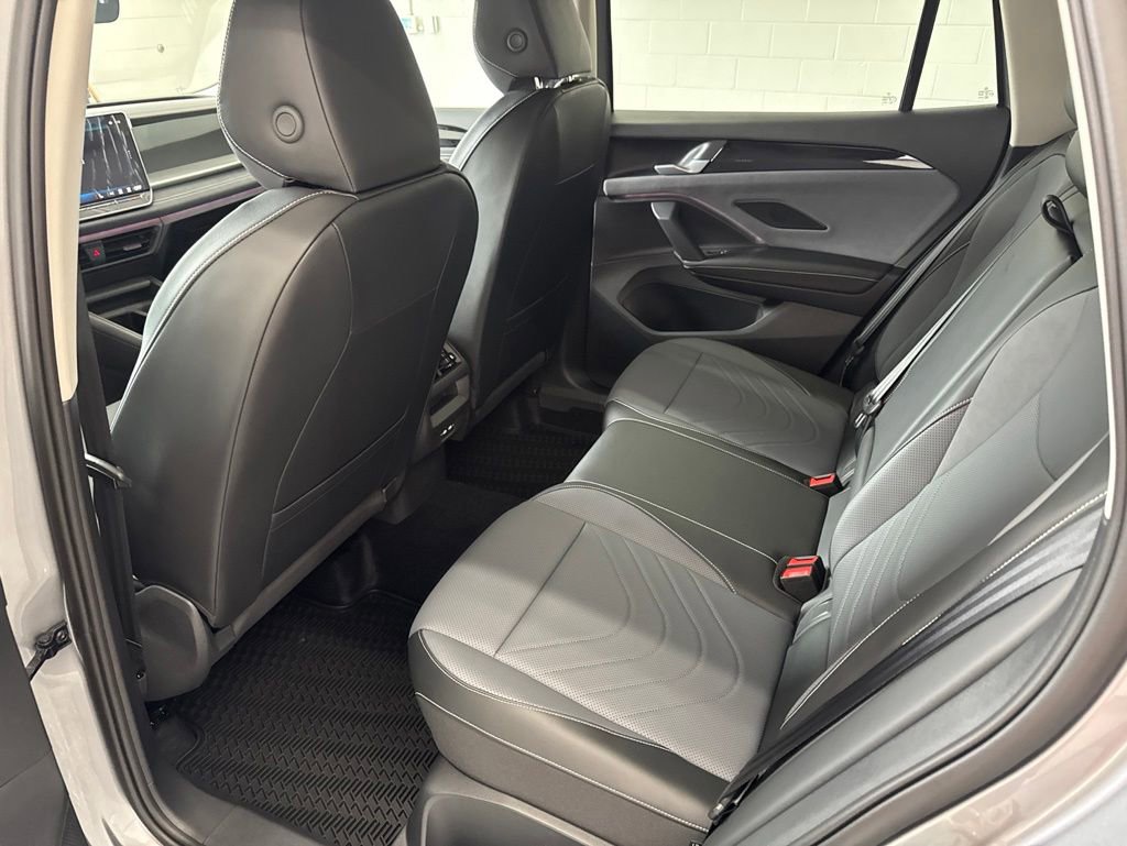 New 2026 Volkswagen Tiguan SE FWD image 21