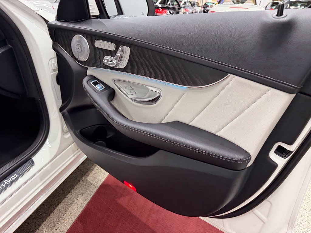 Used 2015 Mercedes-Benz C 400 4MATIC image 38
