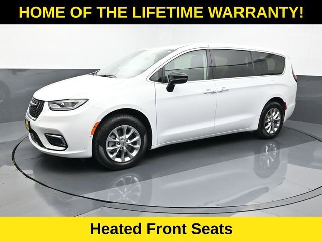 Used 2024 Chrysler Pacifica Touring-L image 10