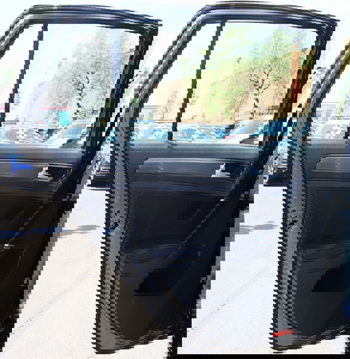 Used 2018 Volkswagen Golf SE image 29