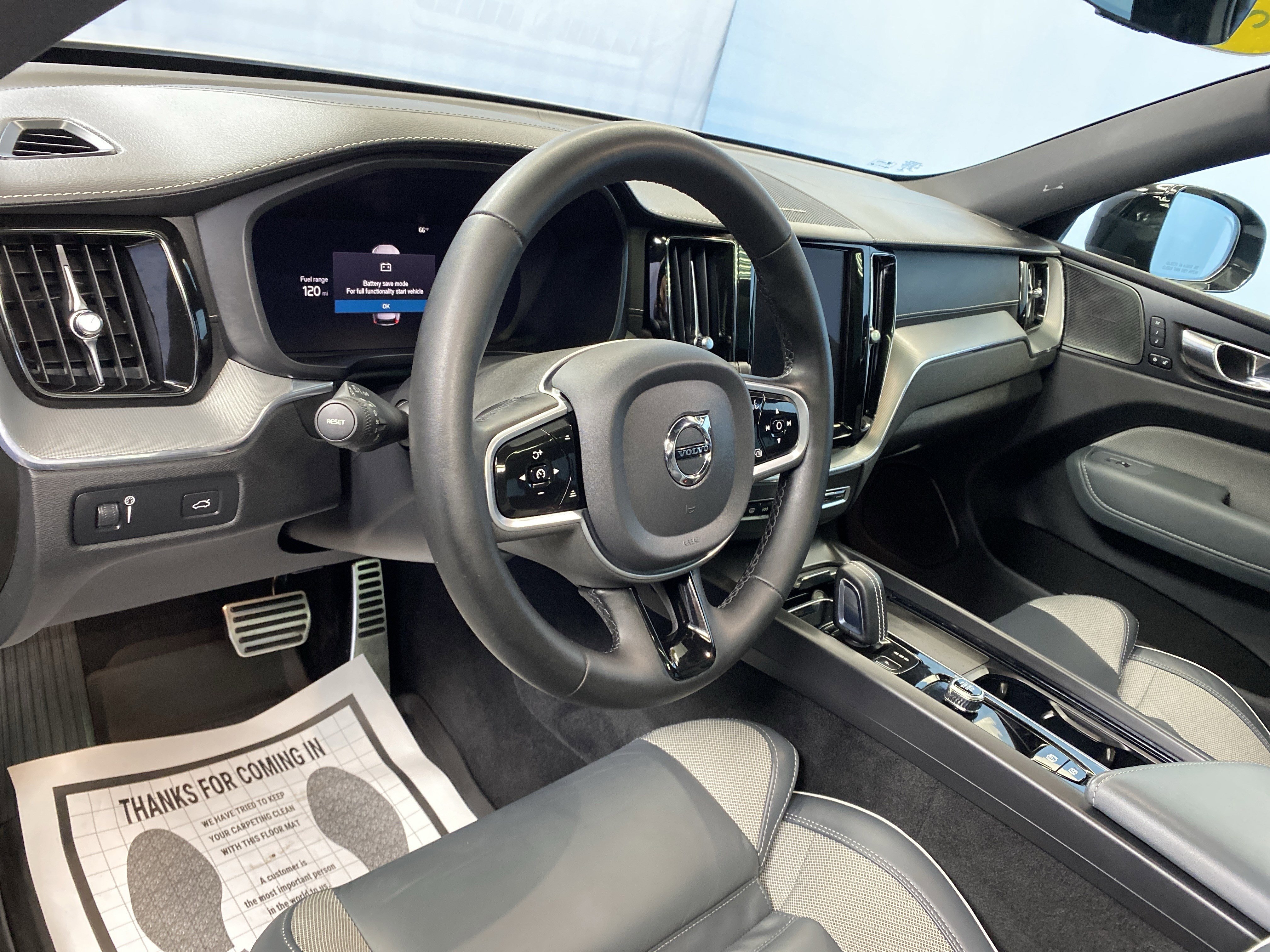 Used 2022 Volvo XC60 B5 R-Design image 10