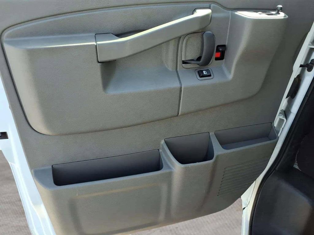 Used 2025 Chevrolet Express 3500 LS image 10