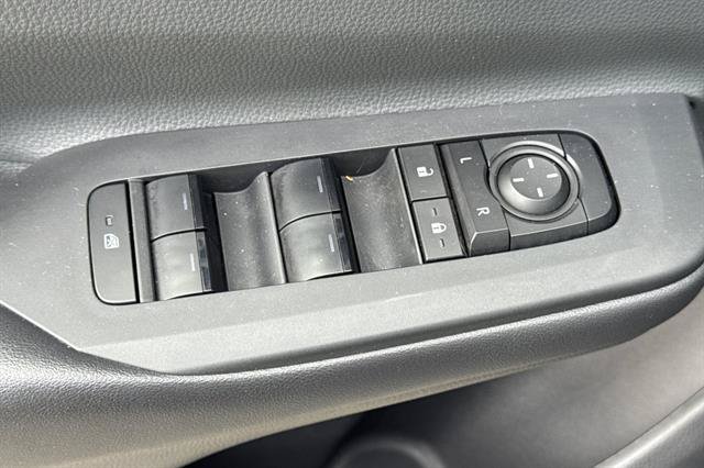 Used 2025 Toyota Prius LE FWD image 11