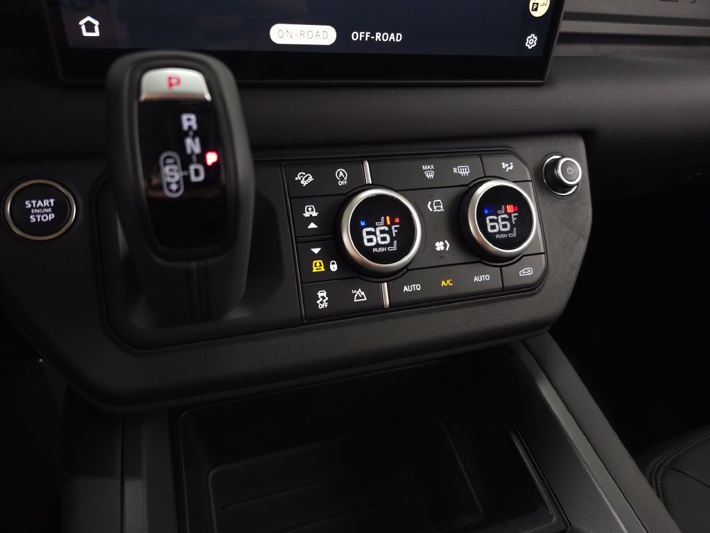 Certified 2025 Land Rover Defender 110 S AWD/4WD image 33