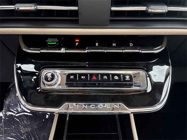 New 2025 Lincoln Corsair Reserve w/ Equipment Group 202A image 31