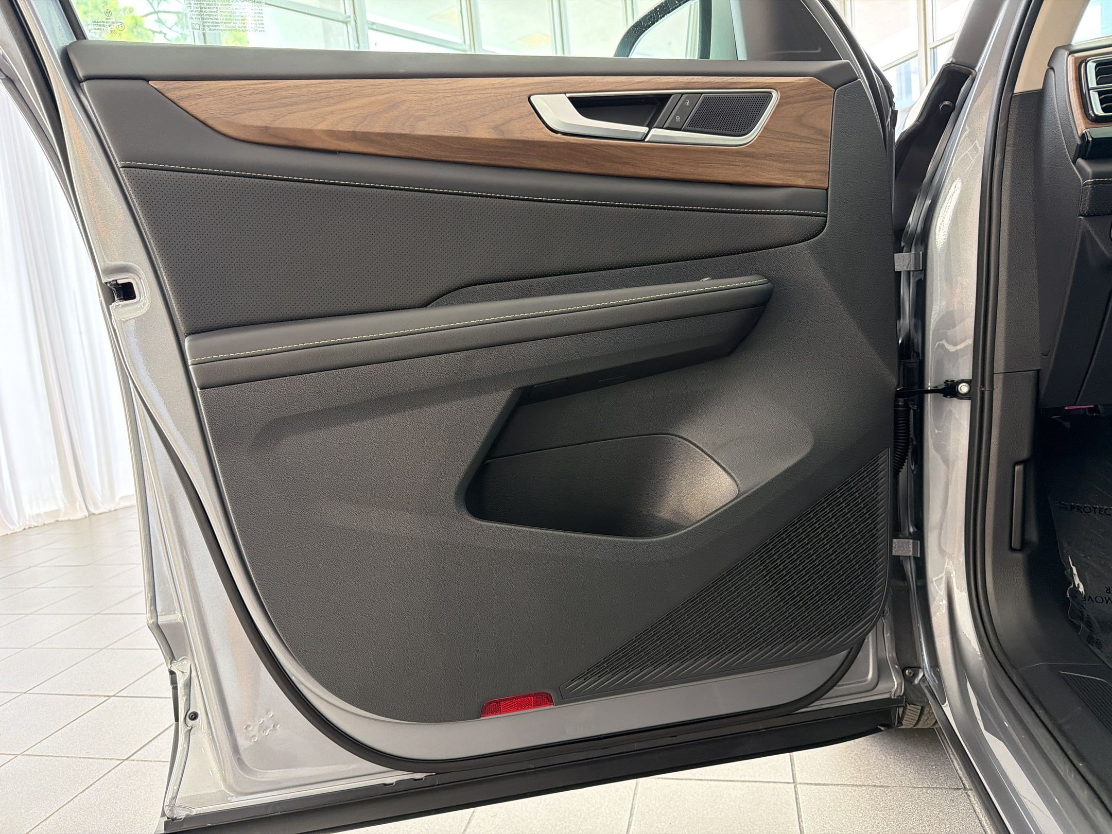 New 2026 Volkswagen Atlas SE FWD image 14