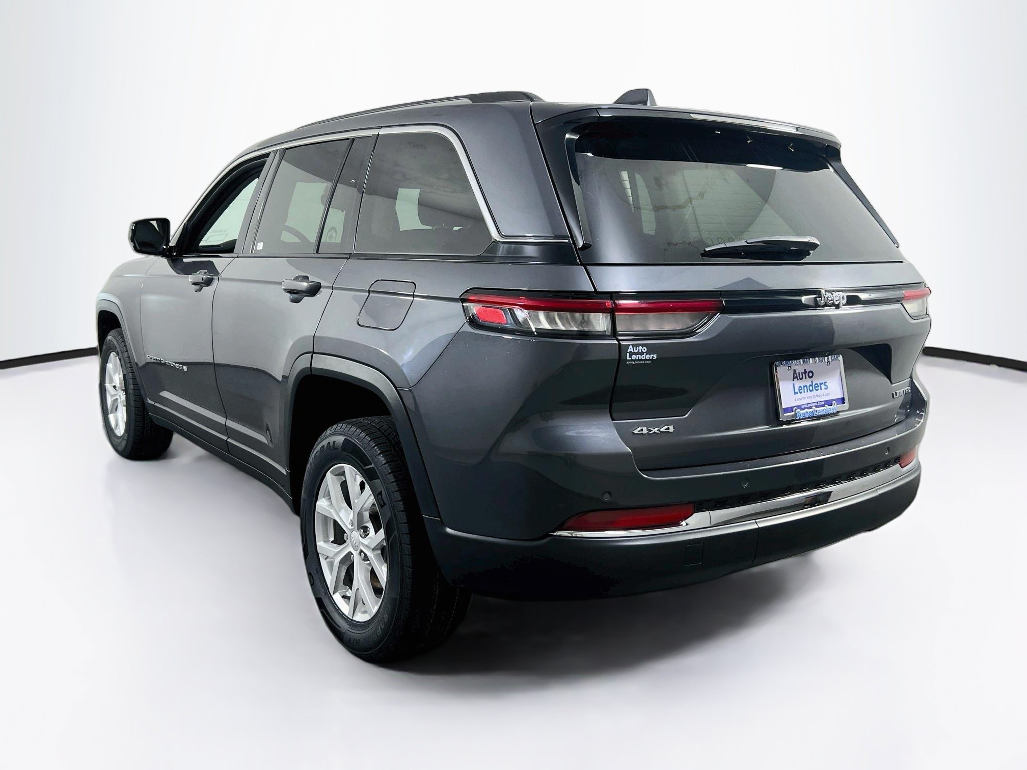 Used 2023 Jeep Grand Cherokee Limited AWD/4WD image 7