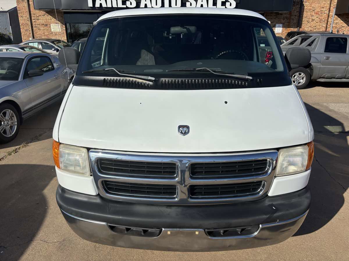 Used 2000 Dodge B3500 image 2