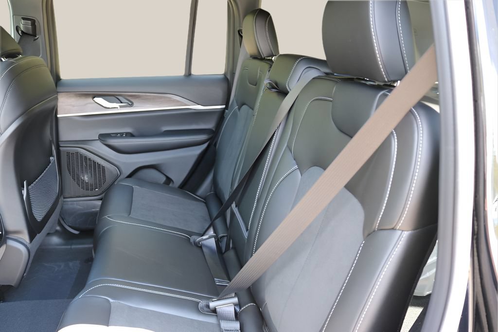 New 2027 Jeep Grand Cherokee Altitude AWD/4WD image 16