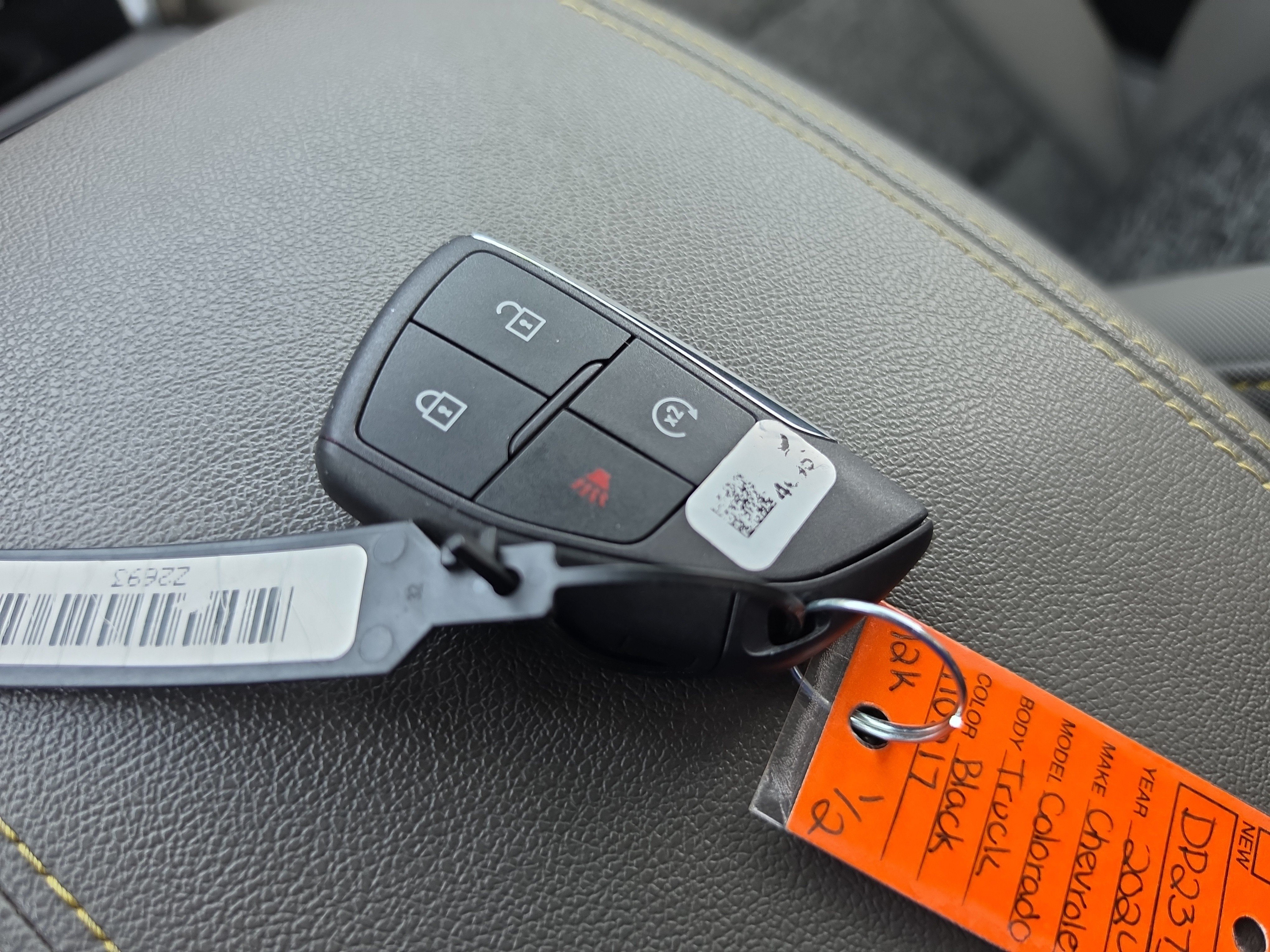 Used 2024 Chevrolet Colorado ZR2 w/ Technology Package AWD/4WD image 32