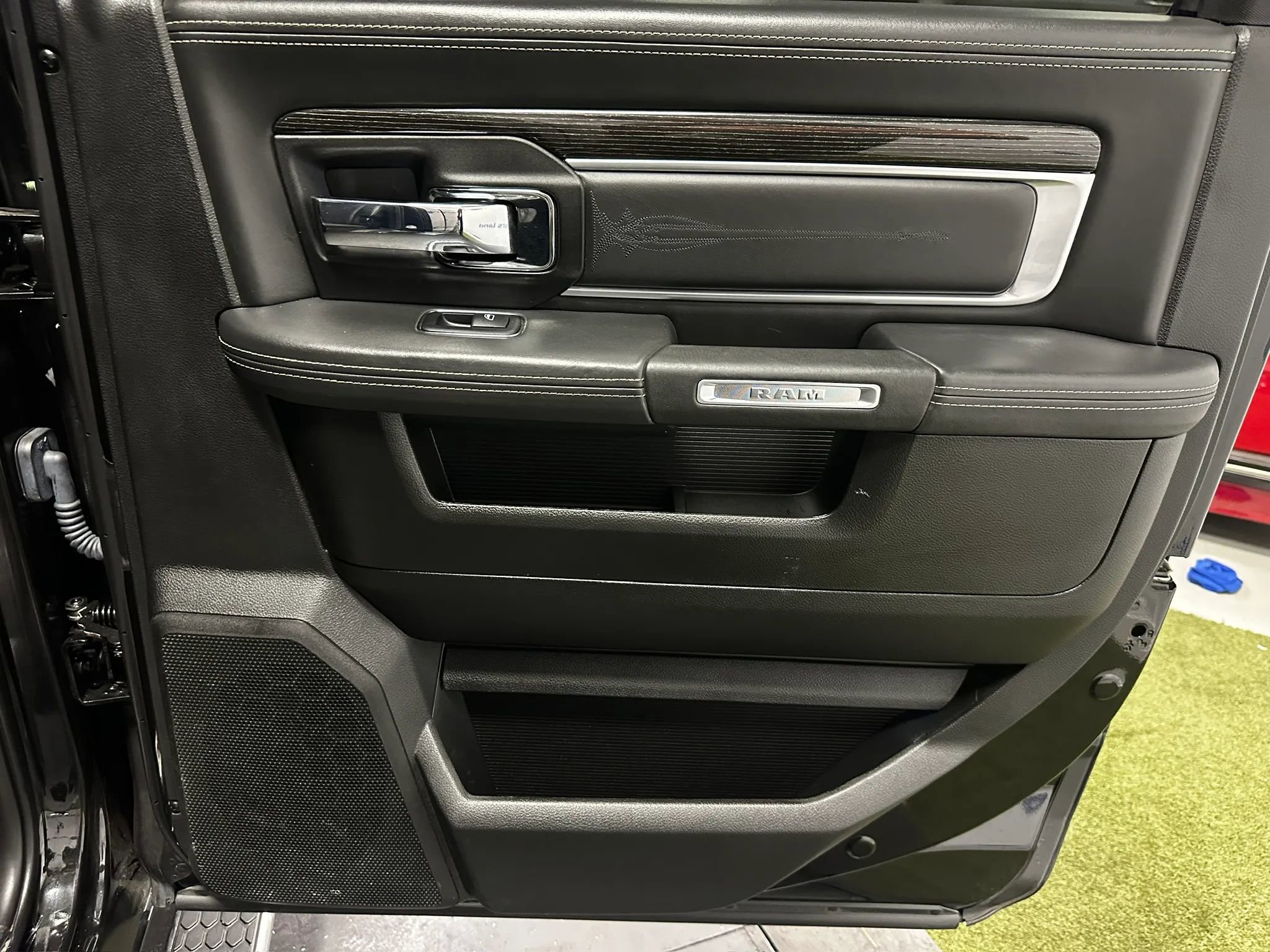 Used 2018 RAM 3500 Laramie Longhorn image 21