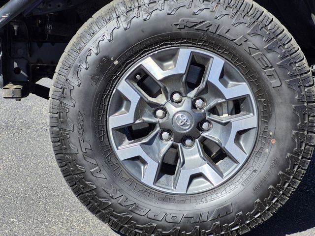 Used 2022 Toyota Tacoma TRD Off-Road AWD/4WD image 11