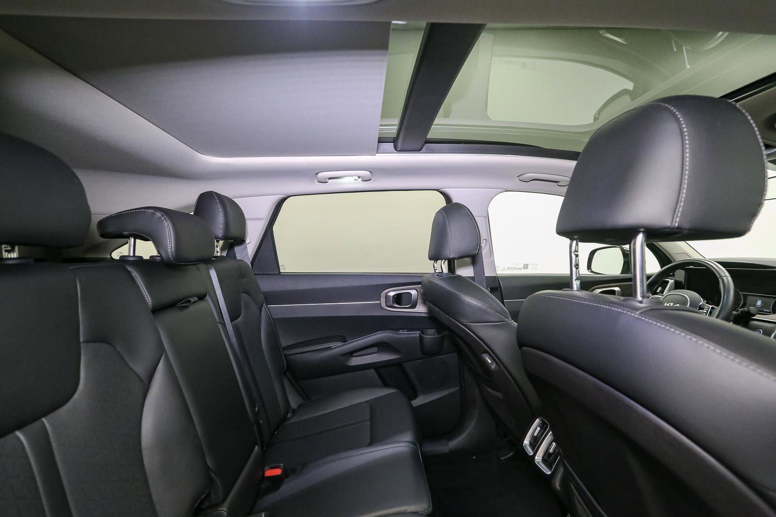 Used 2022 Kia Sorento S w/ Panoramic Sunroof Package AWD/4WD image 23