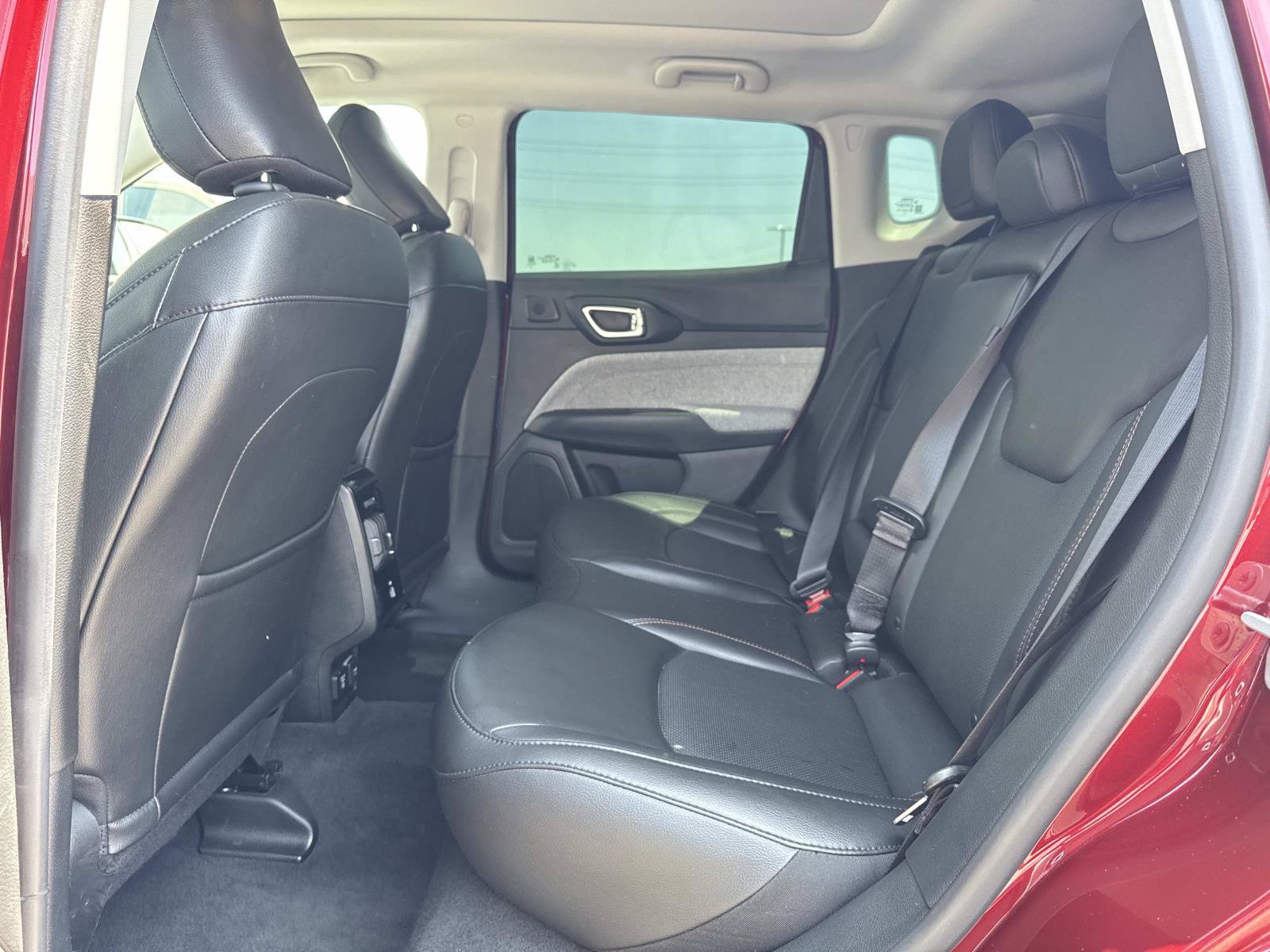 Used 2022 Jeep Compass Latitude w/ Sun and Sound Group AWD/4WD image 26