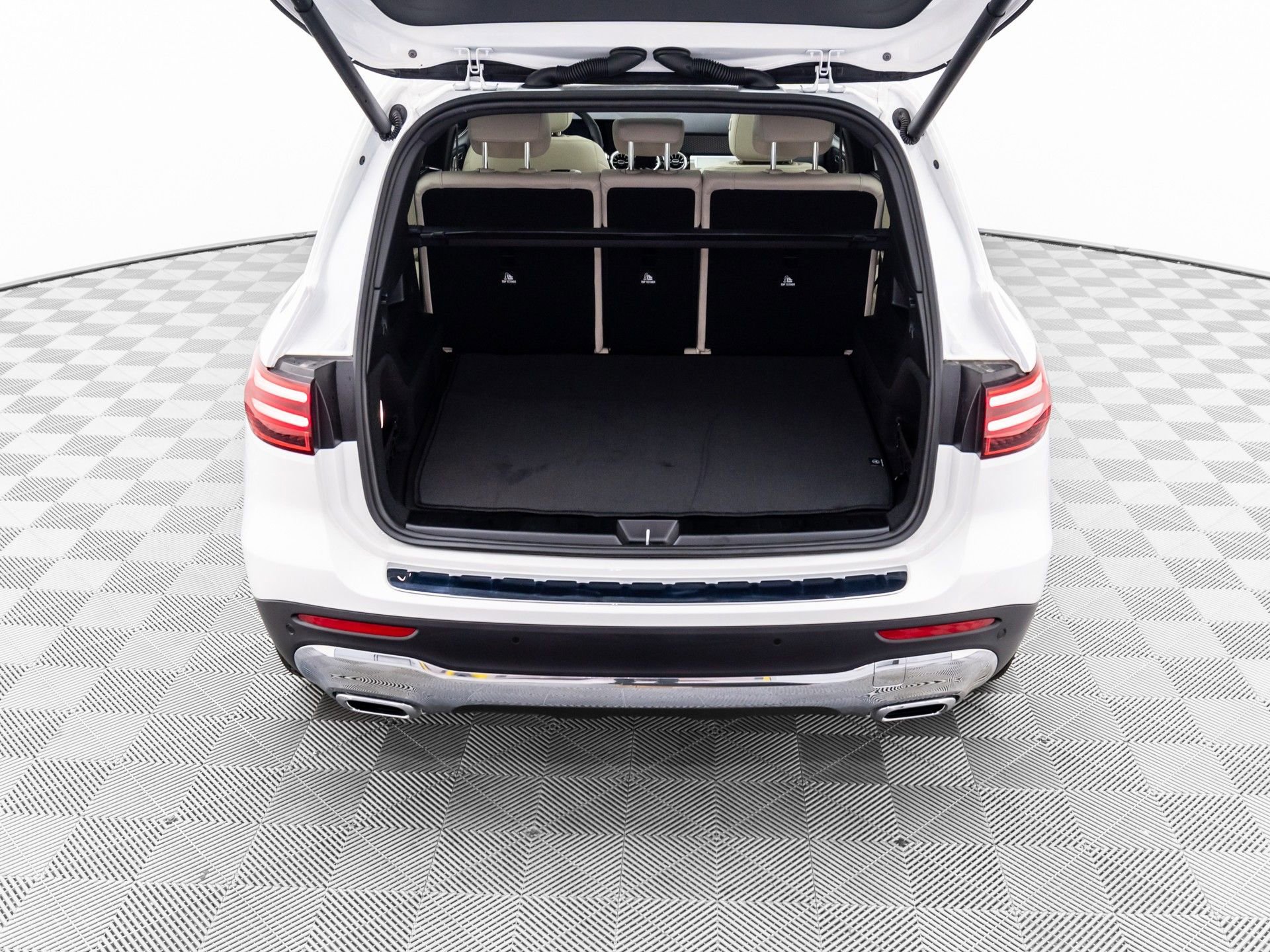 New 2025 Mercedes-Benz GLB 250 4MATIC image 23