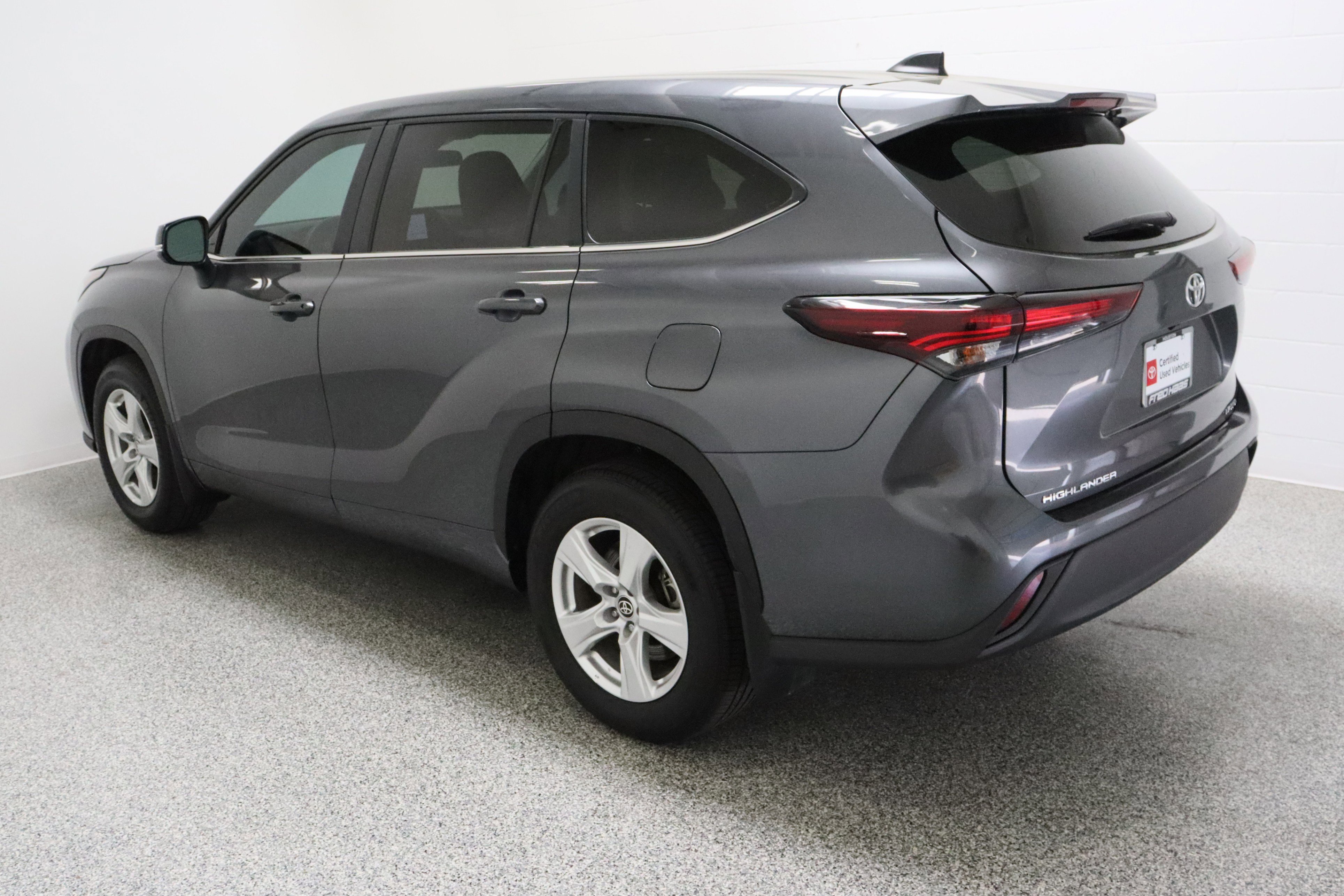 Certified 2025 Toyota Highlander LE image 9