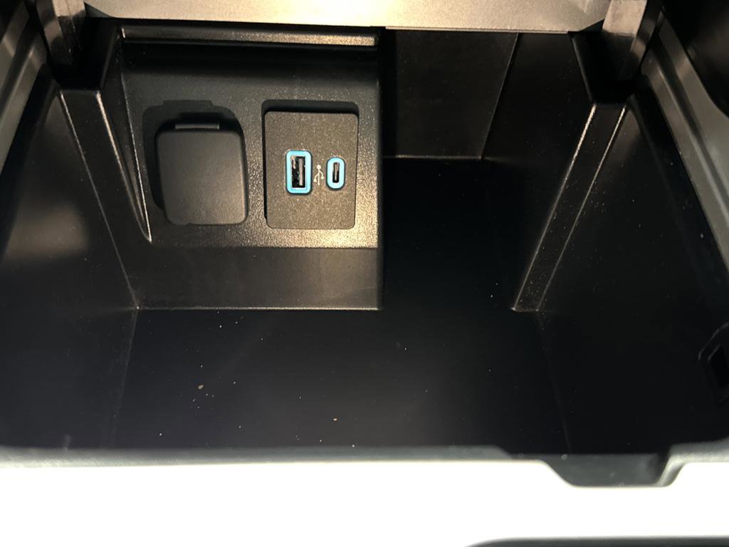 Used 2023 Ford Explorer Limited image 24