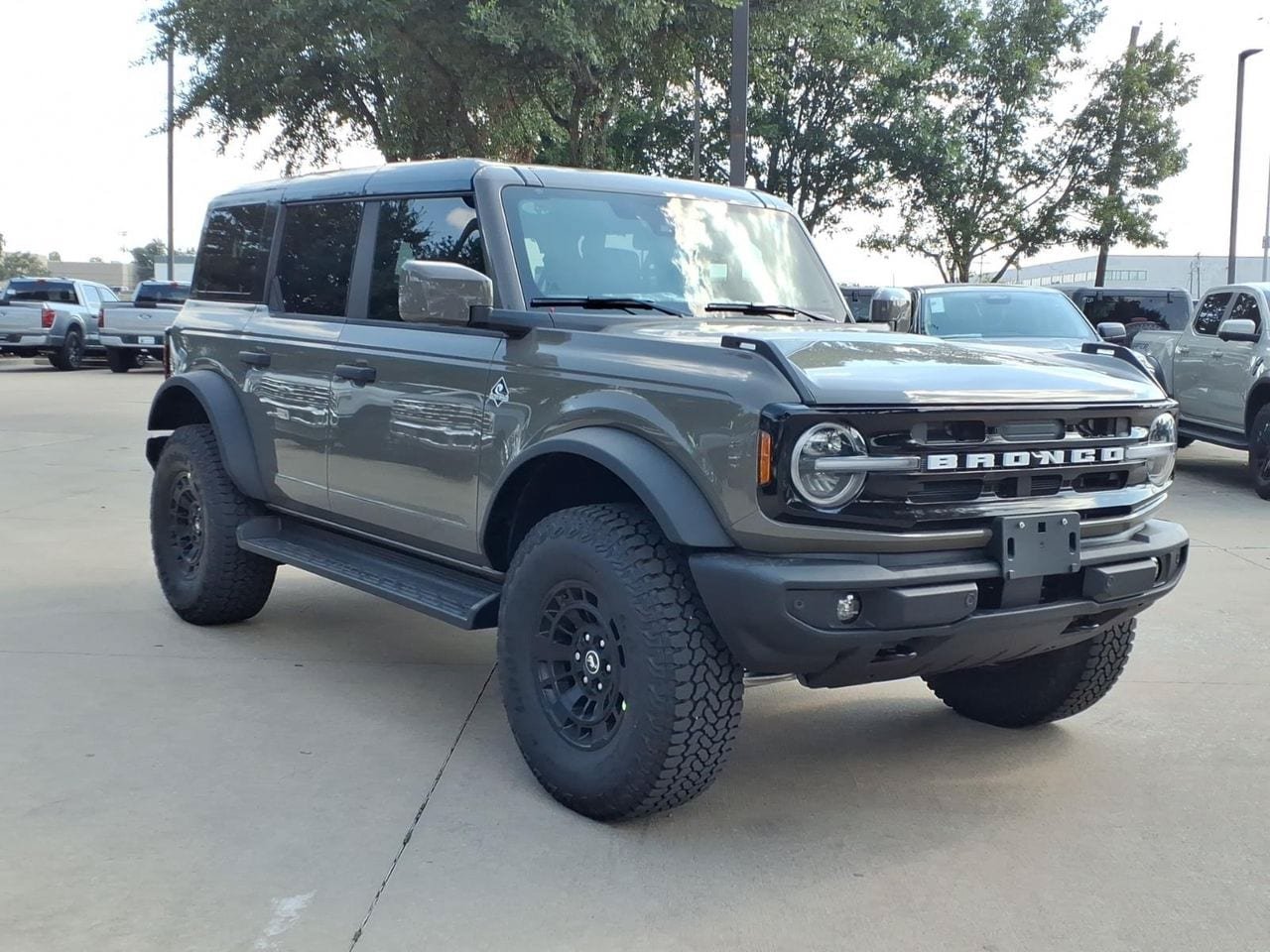 New 2026 Ford Bronco Outer Banks w/ Sasquatch Package AWD/4WD image 3