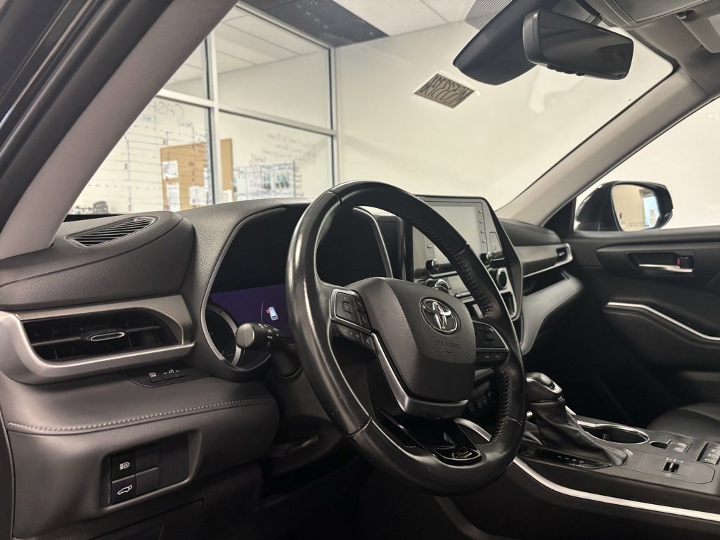 Used 2021 Toyota Highlander XLE image 13