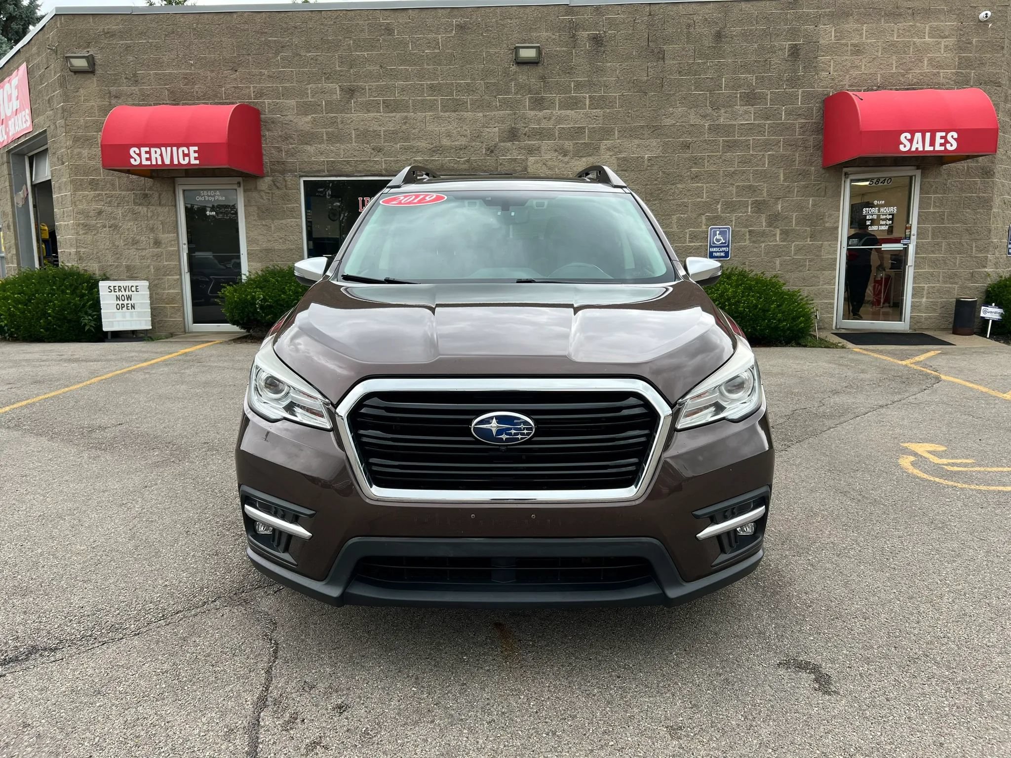 Used 2019 Subaru Ascent Touring AWD/4WD image 2